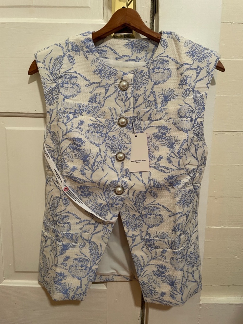 Gorgeous Amanda Uprichard Cream and Light Blue Floral Sleeveless Button Vest